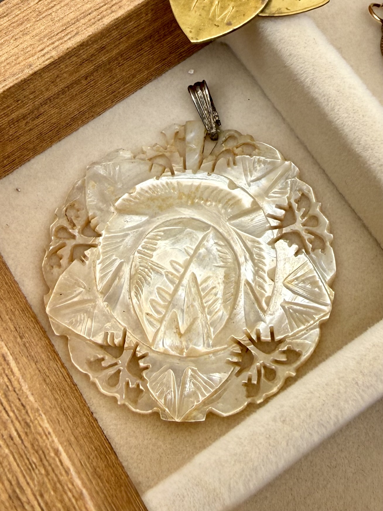 No. 001: Mother-of-Pearl Floral Medallion — product photo
