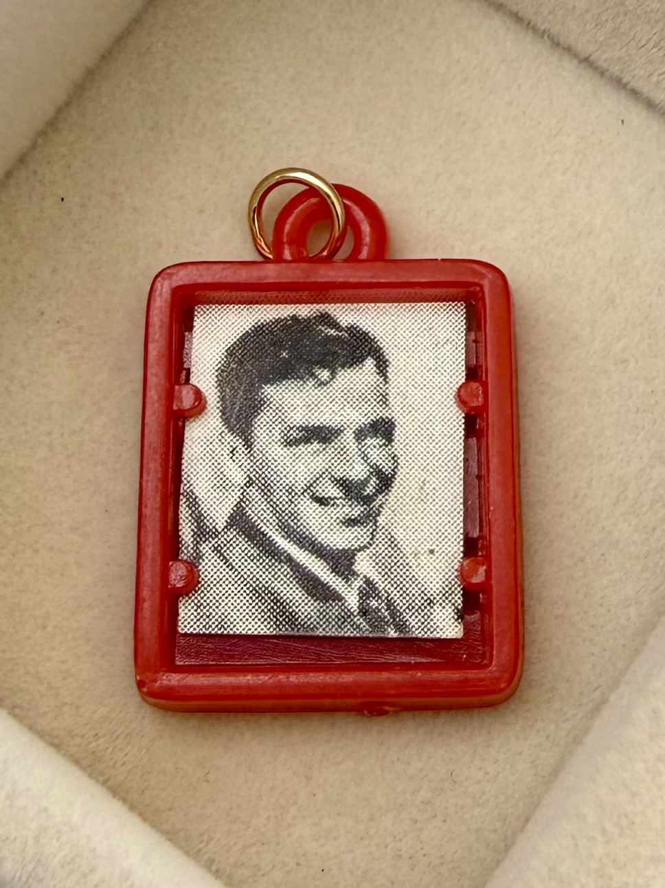 No. 010: Frank Sinatra Portrait Charm — product photo