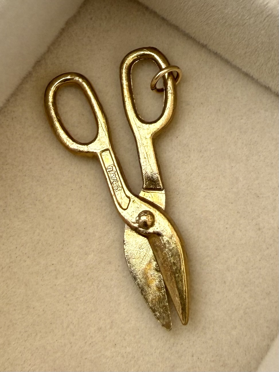 No. 020: Opening Miniature Scissors — product photo