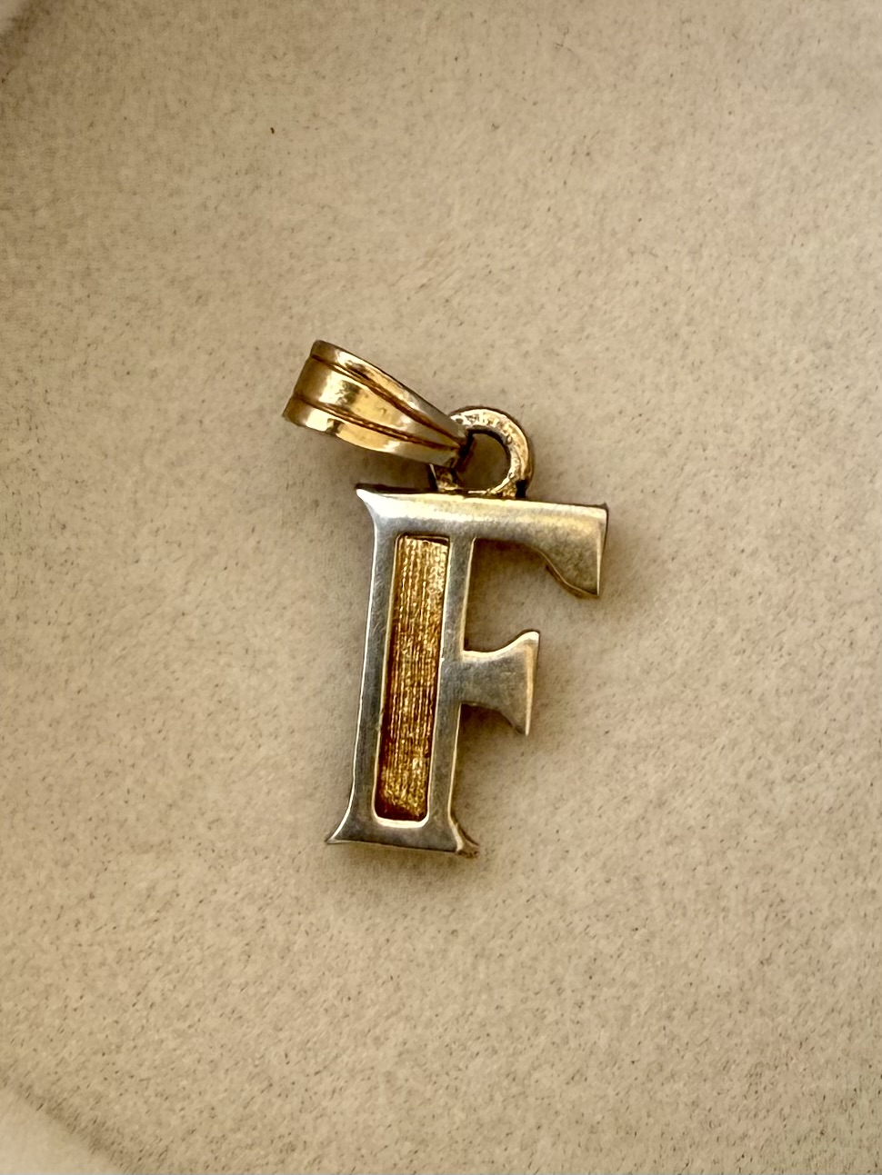 No. 045: Gold-Tone Letter F — product photo