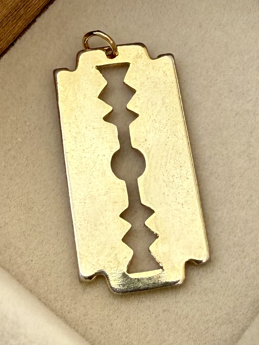 No. 049: Miniature Razor Blade — product photo