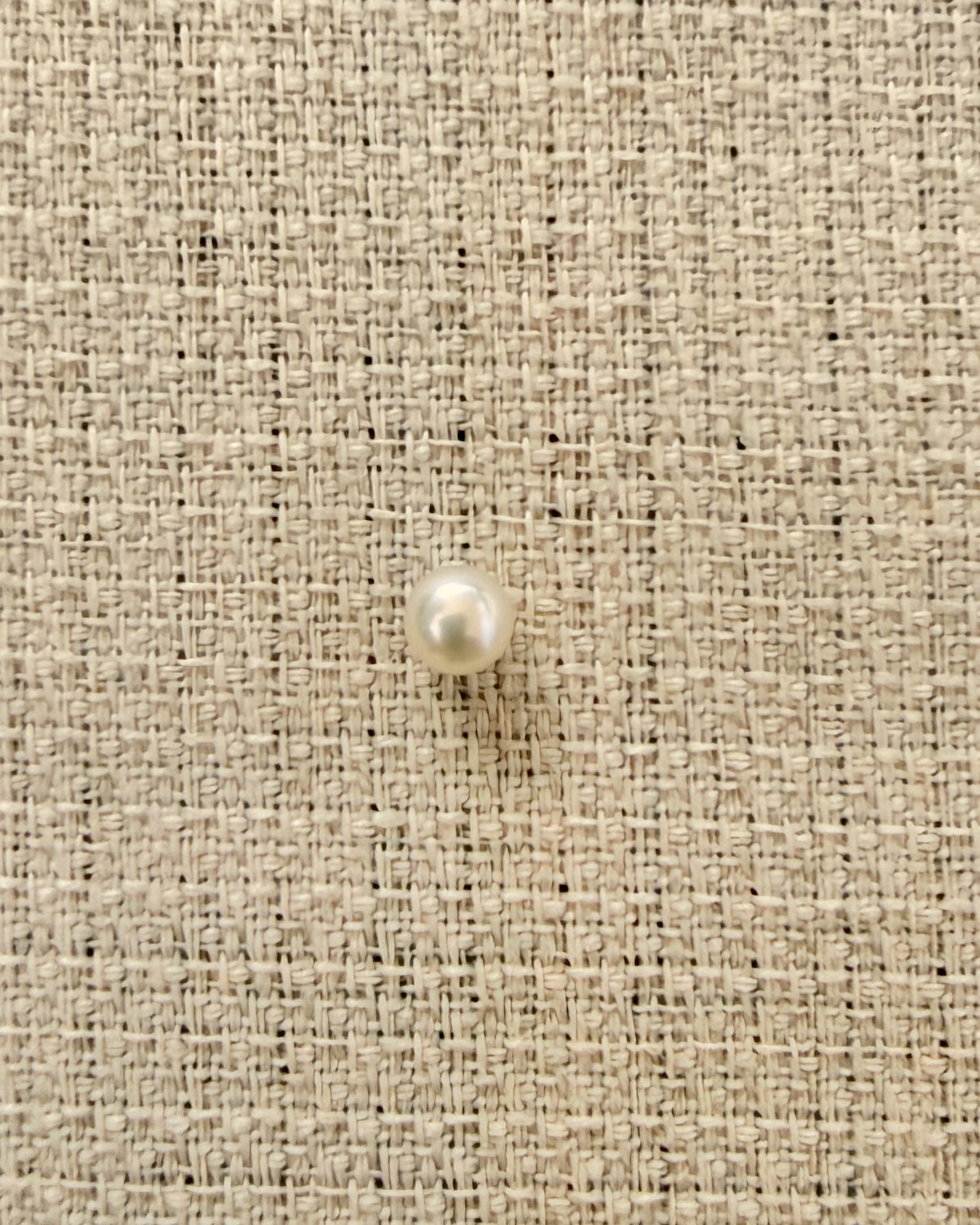Cultured Freshwater Pearl Stud — product photo